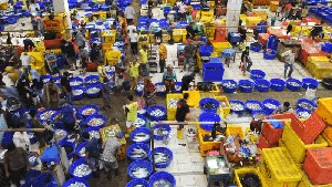 Hiruk Pikuk Pasar Ikan Muara Baru, Tempat Asik Nikmati Seafood