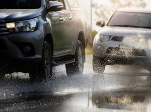 Tips Aman Lewati Genangan Air saat Musim Hujan