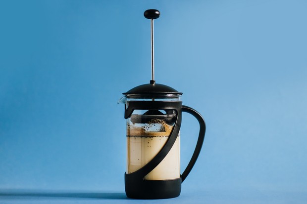 French press adalah salah satu item coffe maker yang bisa digunakan untuk membuat cold brew