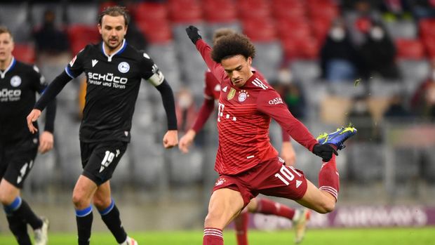 MUNICH, GERMANY - NOVEMBER 27: Leroy Sane of FC Bayern Muenchen scores their side's first goal during the Bundesliga match between FC Bayern München and DSC Arminia Bielefeld at Allianz Arena on November 27, 2021 in Munich, Germany. (Photo by Sebastian Widmann/Getty Images)