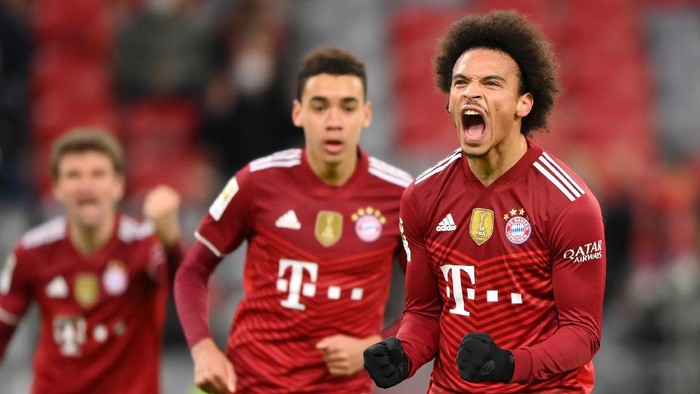 MUNICH, GERMANY - NOVEMBER 27: Leroy Sane of FC Bayern Muenchen celebrates after scoring their sides first goal during the Bundesliga match between FC Bayern München and DSC Arminia Bielefeld at Allianz Arena on November 27, 2021 in Munich, Germany. (Photo by Sebastian Widmann/Getty Images)