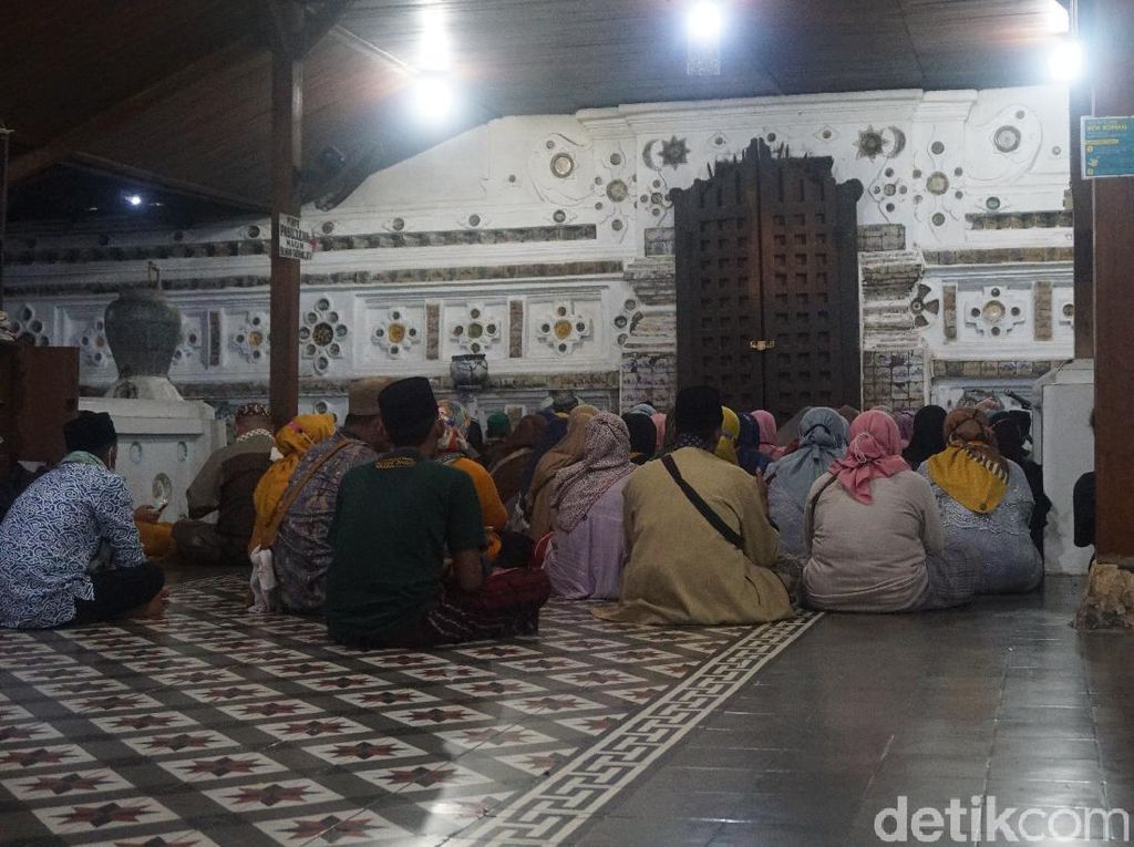 Makam Sunan Gunung Jati Cirebon, Tetap Ramai Meski Pandemi