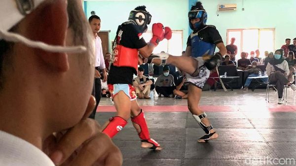 Mengintip Serunya Kejuaraan Muaythai di Karawang