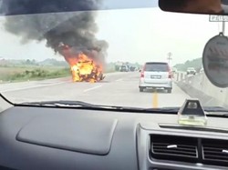 Mobil Terbakar Hebat di Tol Pejagan-Pemalang, Ternyata Ini Sebabnya