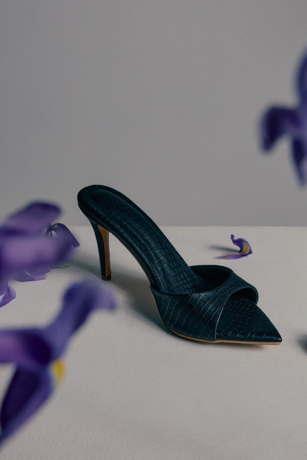 MON RUE - Cobra Knot Heels In Black