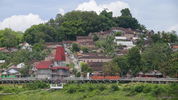 Pemkab Sragen Jawa Tengah tengah berupaya mengikis stigma ritual seks yang selama ini melingkupi obyek wisata Gunung Kemukus. Dana Rp 48 miliar digelontorkan pemerintah pusat demi menata obyek wisata ini menjadi The New Kemukus berkonsep wisata ziarah dan keluarga.