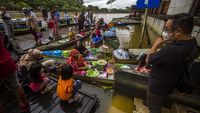 Objek Wisata Pasar Apung Banjarmasin Buka Lagi