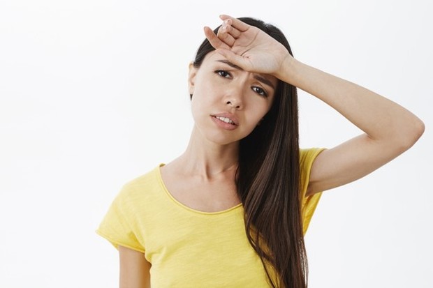 Orang yang kerap berkeringat pasti memiliki bau badan/Foto: Freepik.com/Cookie_studio