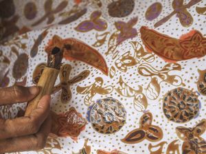 Melihat Pembuatan Batik Khas Kota Depok