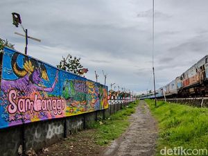 Warna-warni Jalur KA Bandara YIA Kulon Progo Dihiasi Ornamen Seni Warna-warni Jalur KA Bandara YIA Kulon Progo Dihiasi Ornamen Seni