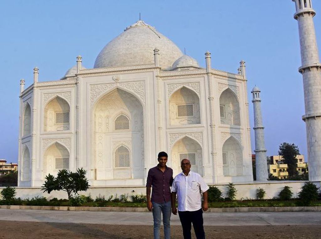 Demi Cinta, Pria India Bikin Taj Mahal KW Buat Istri