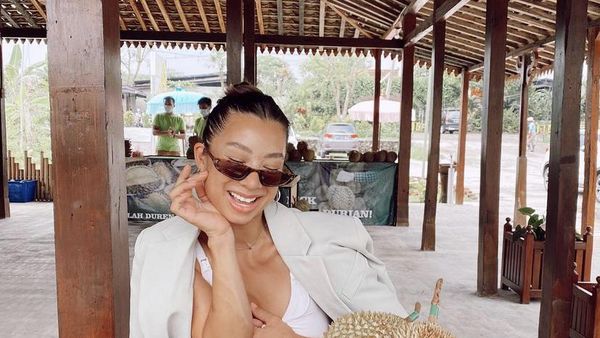 Tinggal di Bali, Jennifer Bachdim Jadi Penggemar Berat Es Kelapa Segar