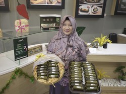 Belasan Tahun Jadi Dosen, Wanita Ini Resign Demi Kejar Mimpi Jualan Arem-arem