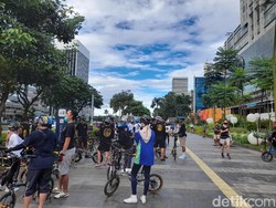 PPKM Level 1 DKI, Kawasan Sudirman Jakpus Ramai Warga Olahraga Pagi Ini