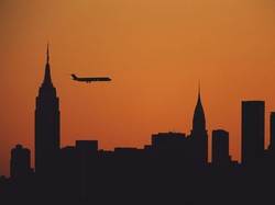 Khawatir Ledakan Omicron, Prancis Batasi Pendatang dari Inggris