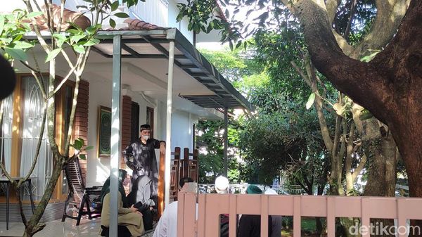 Potret Alvin Faiz Menangis Ditinggal Ameer Azzikra Selamanya