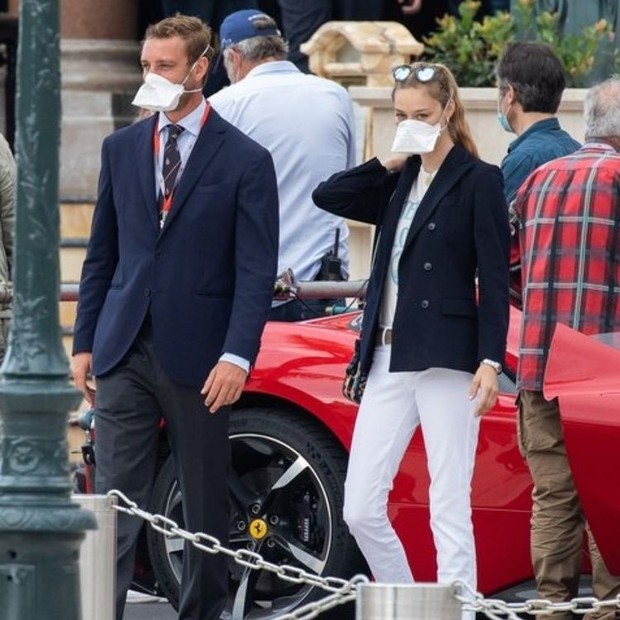 Beatrice Borromeo Tampil Simpel dengan Blazer