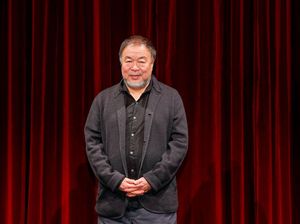 Detik-detik Karya Seniman Ai Weiwei Dihancurkan Seorang Pria di Italia