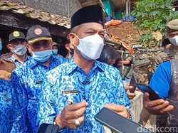 Pengungsi Banjir Dayeuhkolot Makan Nasi Garam, Ini Respons Bupati Bandung