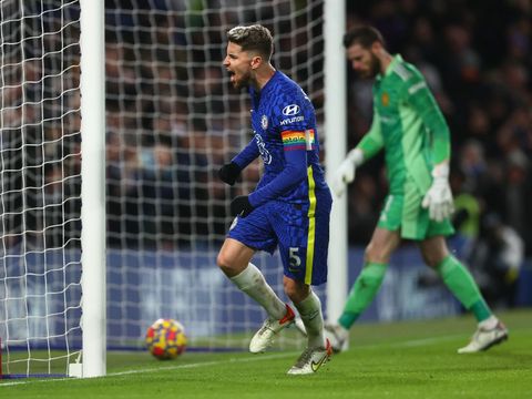 LONDON, ENGLAND - NOVEMBER 28: Jorginho of Chelsea celebrates after scoring their side's first goal from the penalty spot during the Premier League match between Chelsea and Manchester United at Stamford Bridge on November 28, 2021 in London, England. (Photo by Clive Rose/Getty Images)