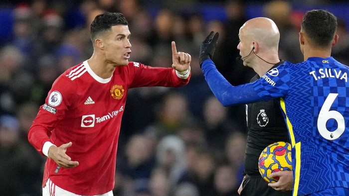 Manchester Uniteds Cristiano Ronaldo talks to Referee Anthony Taylor while Chelseas Thiago Silva, right, looks on during the English Premier League soccer match between Chelsea and Manchester United at Stamford Bridge stadium in London, Sunday, Nov. 28, 2021. (AP Photo/Kirsty Wigglesworth)