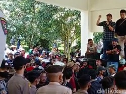 Tuntut Saluran Irigasi Diperbaiki, Warga Geruduk Kantor Bupati-DPRD Tasik