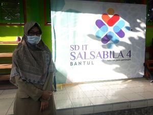 Cerita Guru SD Rampungkan S2 dengan IPK 4, Sempat Bermimpi Jadi Kasir Cerita Guru SD Rampungkan S2 dengan IPK 4, Sempat Bermimpi Jadi Kasir