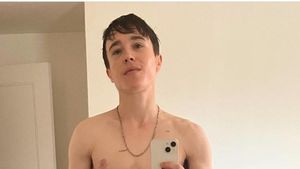 Foto Elliot Page Shirtless, Pamer Dada Rata Setelah Operasi Angkat Payudara