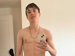 Elliot Page Jadi Transgender, Pamer Dada yang Sudah Rata dan Perut Six Pack