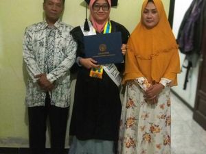 Guru SD di Bantul Ini Lulus S2 dengan IPK 4, Apa Rahasianya?