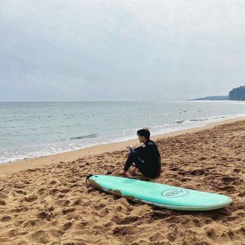 Jang Ki Yong ketika melakukan aktivitas surfing