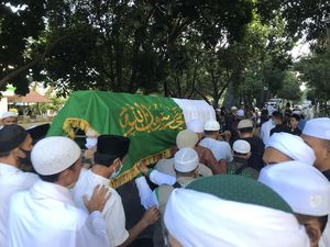 11 Tata Cara Memandikan Jenazah Laki-Laki dan Perempuan