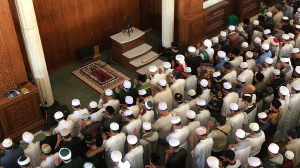 Suasana Rumah Duka Ameer Azzikra-Ratusan Pelayat Sholat Jenazah