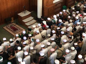 Suasana Rumah Duka Ameer Azzikra-Ratusan Pelayat Sholat Jenazah Suasana Rumah Duka Ameer Azzikra-Ratusan Pelayat Sholat Jenazah