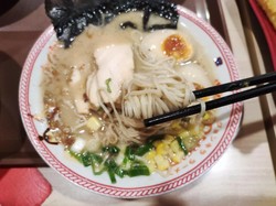 Jonkira Ramen: Hangat Gurih Ramen Topping Ayam dan Udang Mulai Rp 30 Ribuan