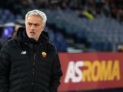 Janji Mourinho ke Fan Roma yang Kena Serangan Jantung di Stadion