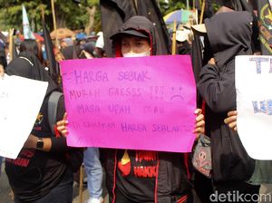 Kang Emil, Ini Curhatan Para Buruh yang Demo di Gedung Sate