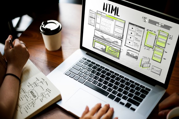 Keahlian desain UI/UX untuk meningkatkan kepuasan pengunjung dan pelanggan (Foto: freepik/rawpixel.com)