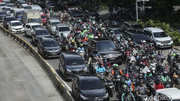 Sekitaran Monas Macet Imbas Demo Buruh