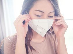 Bahaya Masker Katup, Biang Kerok Penularan Varian Omicron di Hong Kong