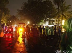 Demo Kawal UMK di Gedung Sate Bubar, Buruh: Besok Puncaknya!