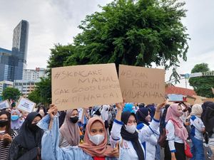 Buruh di Jatim Tuntut UMK Layak: Skincare Mahal, Gak Good Looking, Gak Dihargai Buruh di Jatim Tuntut UMK Layak: Skincare Mahal, Gak Good Looking, Gak Dihargai