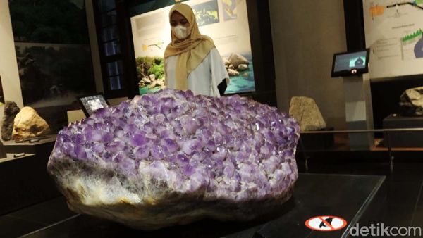 Bukan Main, Museum Geologi Bandung Simpan Batu Kecubung Seberat 800 Kg