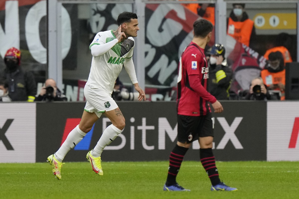 AC Milan selalu gagal mengalahkan Sassuolo dalam tiga laga terakhirnya di kandang sendiri. (Foto: AP/Luca Bruno)