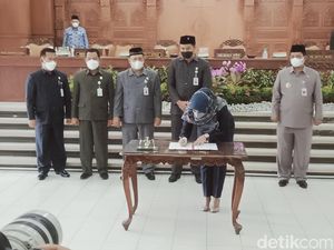 Mak Clesss! ASN Pemkab Klaten Diguyur Tambahan Penghasilan Rp 139 M Mak Clesss! ASN Pemkab Klaten Diguyur Tambahan Penghasilan Rp 139 M