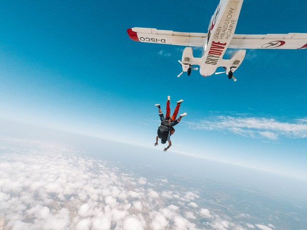 Olahraga sky diving cocok dilakukan para adrenaline junkie/Foto: Pexels.com/Otra Ruta