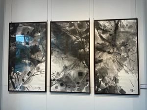 Goresan Tinta di Karya-karya Guo Peng Goresan Tinta di Karya-karya Guo Peng