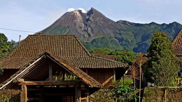 Penampakan Puncak Gunung Merapi yang Menawan Mata Pagi Ini