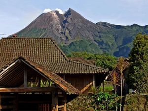 Penampakan Puncak Gunung Merapi yang Menawan Mata Pagi Ini