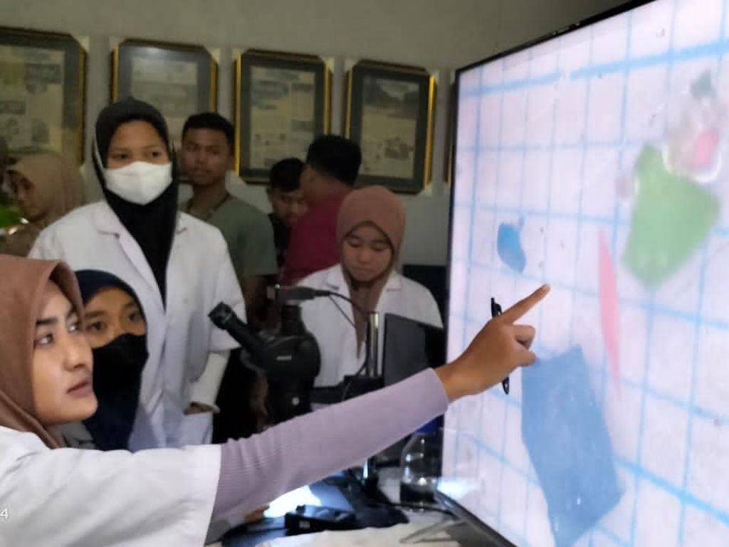 Duh, Peneliti Temukan Mikroplastik dalam Tubuh Ikan di Citarum Duh, Peneliti Temukan Mikroplastik dalam Tubuh Ikan di Citarum
